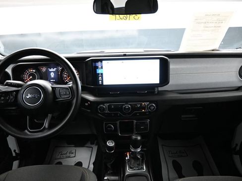 Used 2024 Jeep Gladiator Sport AWD/4WD image 16