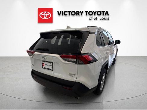 Used 2019 Toyota RAV4 XLE AWD/4WD image 3