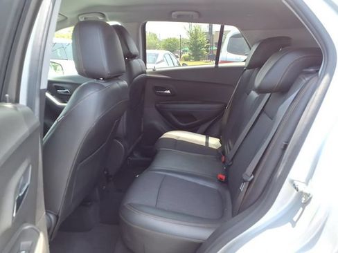 Used 2018 Chevrolet Trax LT w/ LT Convenience Package AWD/4WD image 18