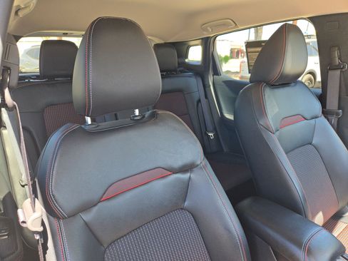 Certified 2025 Nissan Kicks SR FWD image 31