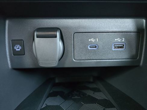 New 2025 Nissan Versa SR image 6