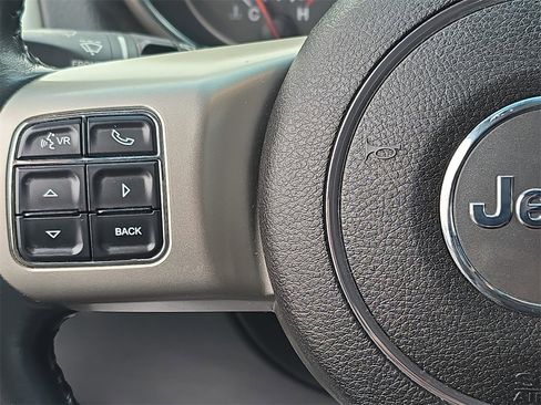 Used 2011 Jeep Grand Cherokee Laredo w/ Security & Convenience Group image 16