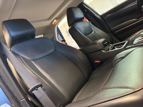 Used 2017 Chrysler 300 C AWD/4WD image 21