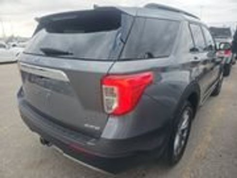Used 2022 Ford Explorer XLT w/ Equipment Group 202A image 4