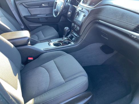 Used 2015 Chevrolet Traverse LT image 16