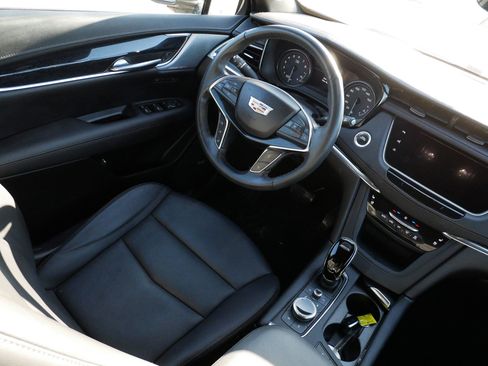 Used 2023 Cadillac XT5 Premium Luxury w/ Technology Package image 9