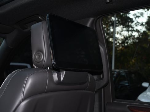 Used 2023 GMC Yukon Denali Ultimate image 18