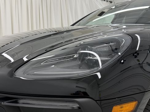 New 2026 Porsche Macan AWD/4WD image 17