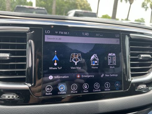 Used 2019 Chrysler Pacifica Touring-L Plus FWD image 23