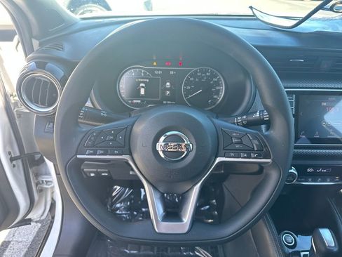 Used 2018 Nissan Kicks SV image 18