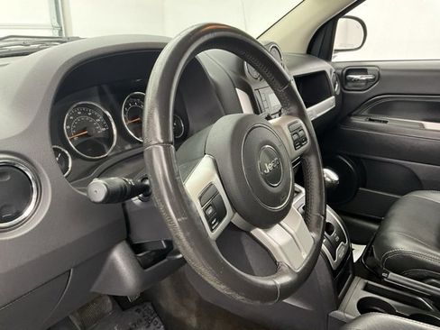 Used 2017 Jeep Compass Latitude image 15