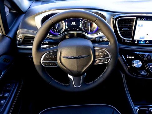 New 2026 Chrysler Pacifica Limited image 20