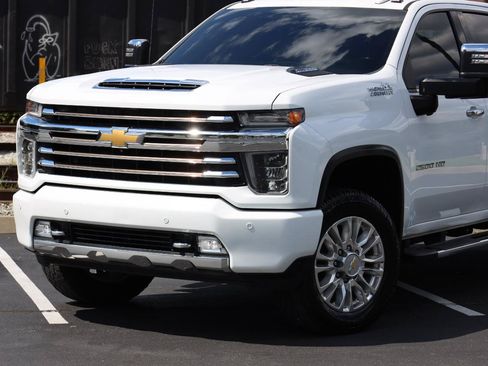 Used 2021 Chevrolet Silverado 2500 High Country AWD/4WD image 2