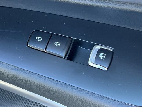 Used 2024 Kia Telluride S FWD image 22