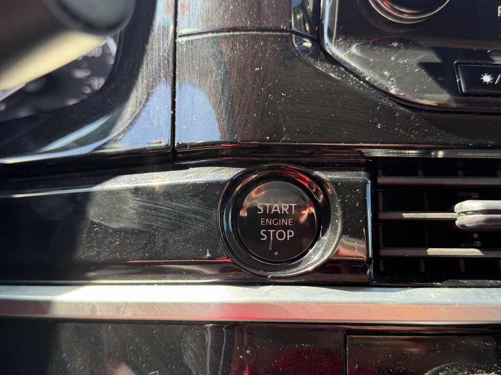Used 2025 Nissan Pathfinder SL FWD image 22