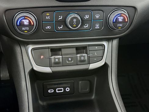 Used 2023 GMC Terrain SLT image 15