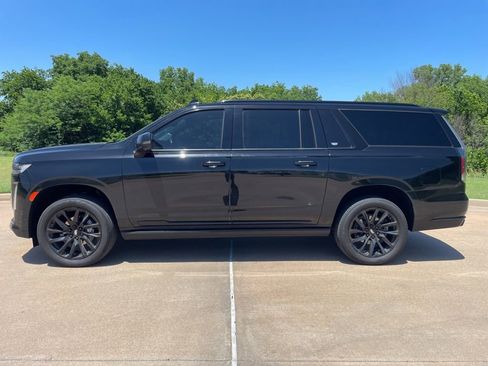 Used 2024 Cadillac Escalade ESV Sport Platinum w/ LPO, ONYX Package AWD/4WD image 2