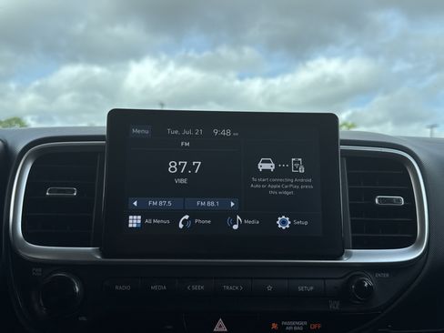 Used 2024 Hyundai Venue SEL FWD image 22