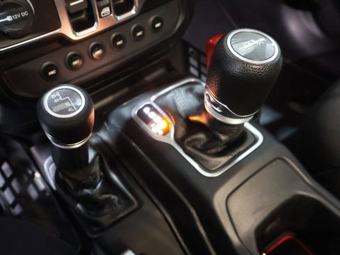 Used 2021 Jeep Gladiator Willys image 28