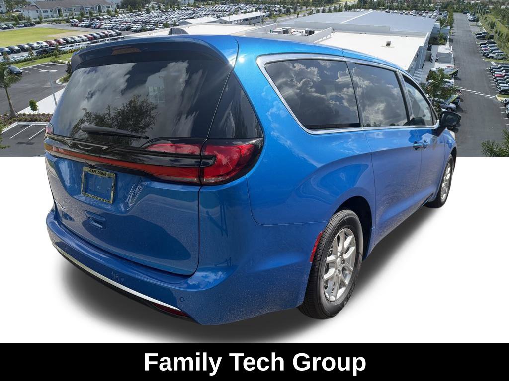 New 2027 Chrysler Pacifica Select w/ Family Tech Group FWD image 4