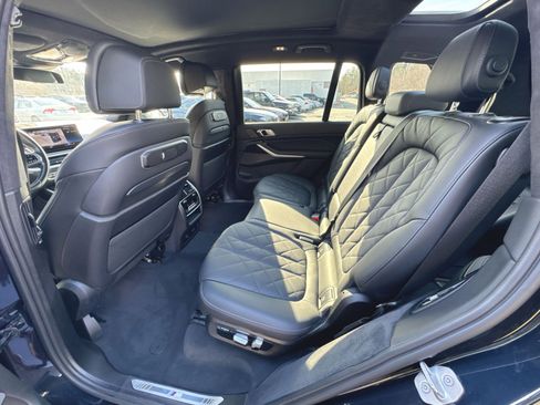 Used 2023 BMW X7 xDrive40i w/ M Sport Package image 25