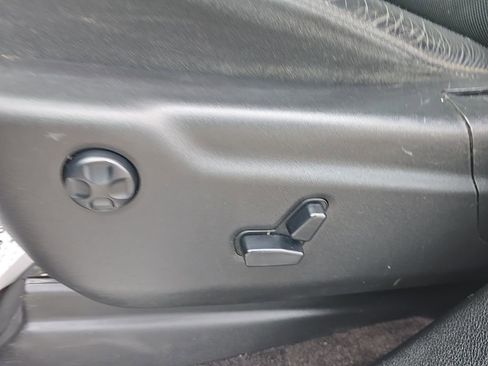 Used 2018 Jeep Grand Cherokee Limited w/ Luxury Group II image 17