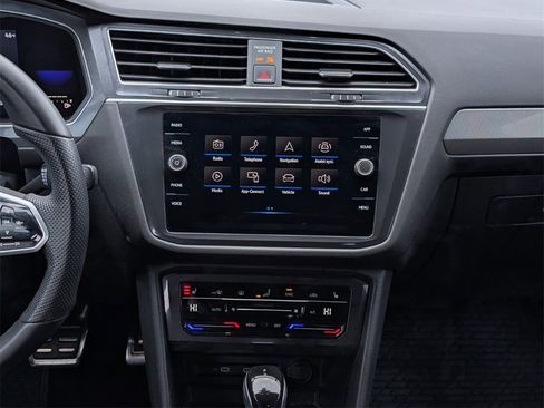 Used 2022 Volkswagen Tiguan SE R-Line image 13
