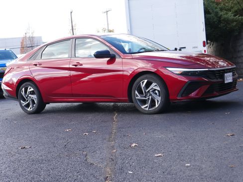 Used 2025 Hyundai Elantra Sport image 9