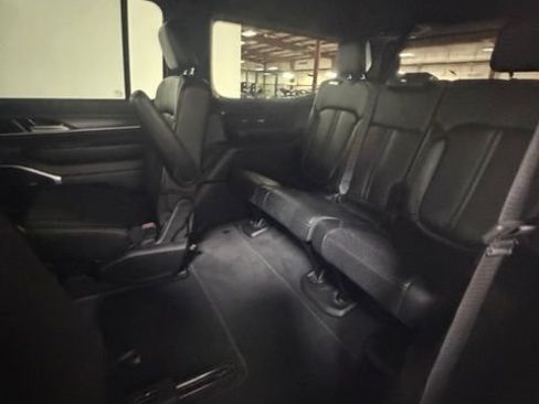 Used 2024 Jeep Wagoneer Series III AWD/4WD image 30