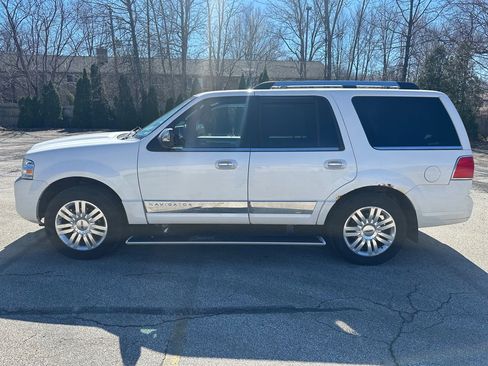 Used 2014 Lincoln Navigator 4WD image 2