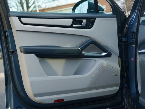 Used 2019 Porsche Cayenne Turbo image 20