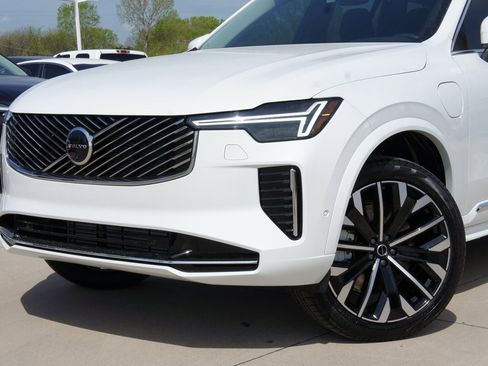 New 2025 Volvo XC90 T8 Plus w/ Protection Package Premier image 2