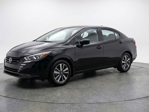 Used 2025 Nissan Versa SV image 3