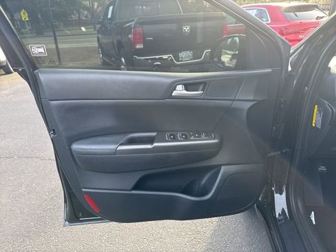 Used 2021 Kia Sportage S image 18
