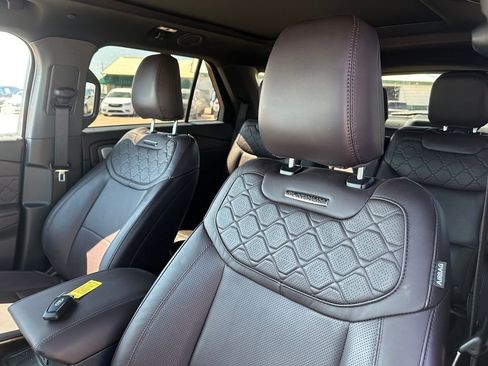 Used 2025 Ford Explorer Platinum w/ LUX Leather Package image 13