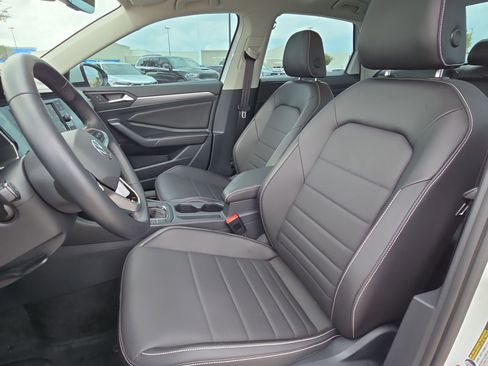 Used 2023 Volkswagen Jetta SE w/ Panoramic Sunroof Package image 15