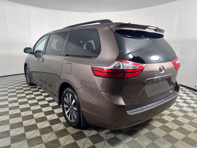 Used 2018 Toyota Sienna LE w/ Carpet Mat Package AWD/4WD image 6