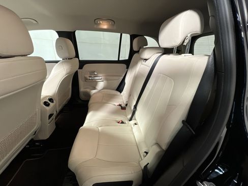 Used 2021 Mercedes-Benz GLB 250 4MATIC image 23