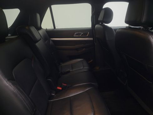 Used 2016 Ford Explorer XLT w/ Equipment Group 202A FWD image 19
