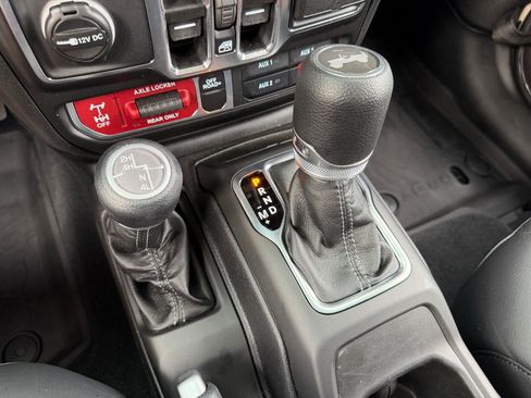 Used 2026 Jeep Wrangler Unlimited Sport AWD/4WD image 15