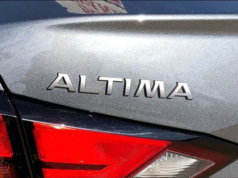 Used 2024 Nissan Altima 2.5 S FWD image 30