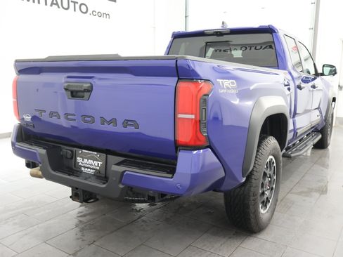 Used 2025 Toyota Tacoma TRD Off-Road w/ TRD Off Road Premium Package AWD/4WD image 5