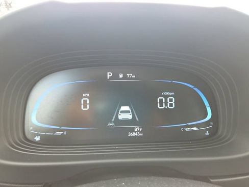 Used 2023 Hyundai Venue Limited FWD image 16