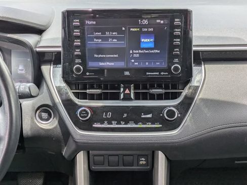 Used 2022 Toyota Corolla Cross LE w/ Moonroof Package FWD image 18