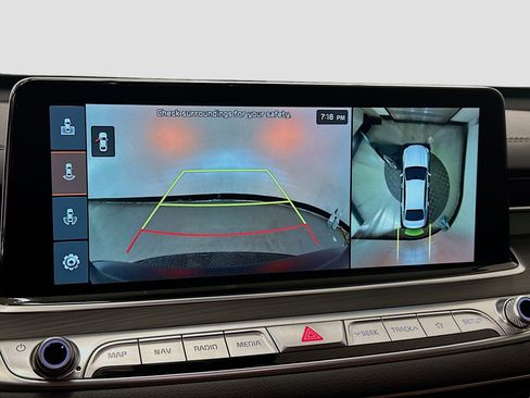 Used 2020 Kia K900 Luxury image 23