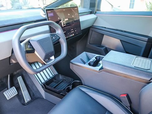 Used 2024 Tesla Cybertruck Cyberbeast AWD/4WD image 17