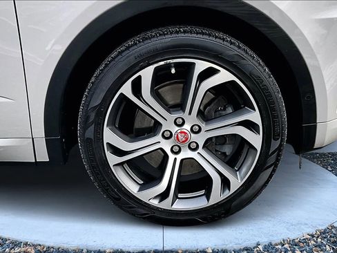 Used 2019 Jaguar E-PACE R-Dynamic SE image 9