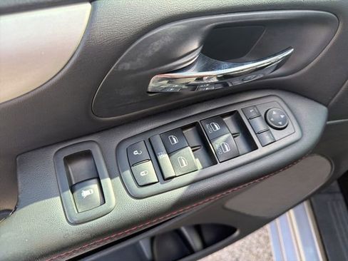 Used 2014 Dodge Grand Caravan R/T image 21