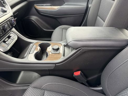 Used 2023 GMC Acadia SLE image 14