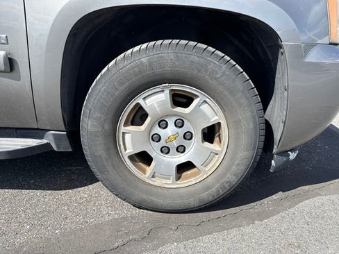 Used 2007 Chevrolet Suburban LT image 11